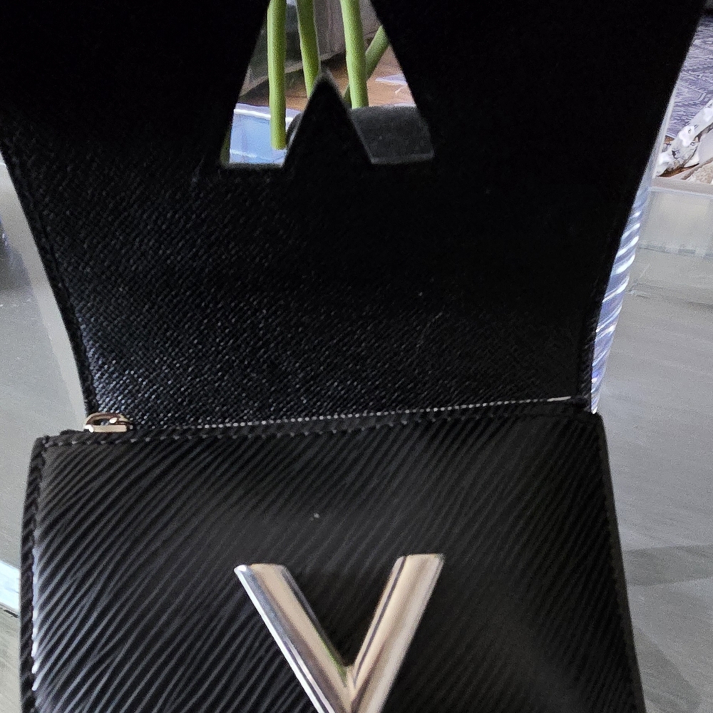 Louis Vuitton Black Belt and Wallet Set - Picture 10 of 10